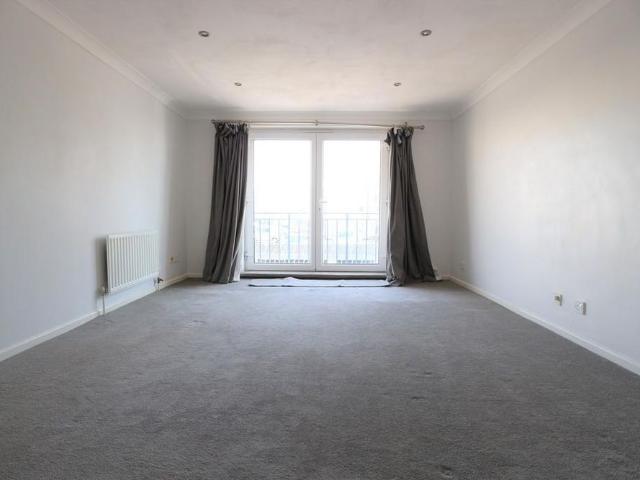 Apartment for rent in Roedean