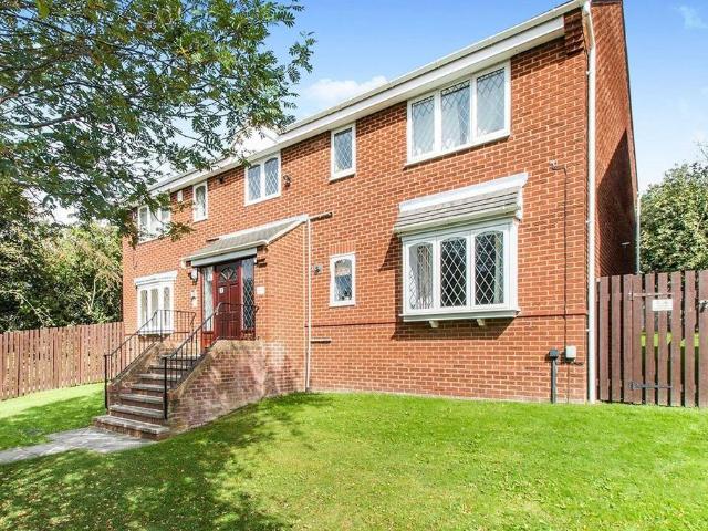 Flat for rent in Churwell, West Yorkshire