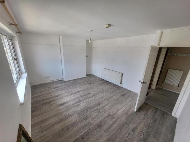 Apartment for rent in Bryntirion, Wales