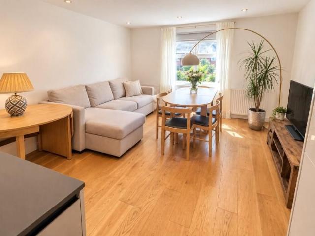 Apartment for rent in Weybridge, Elmbridge