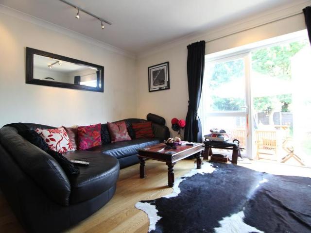 Apartment for rent in London Borough of Ealing, Hanwell