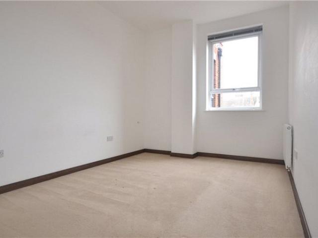 Apartment for rent in Heol-las, Surrey