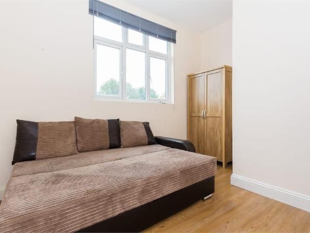 Apartment for rent in Iver, Richings Park
