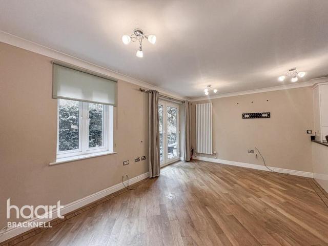 Apartment for rent in Sunninghill and Ascot, Ascot