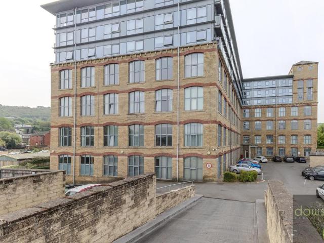 Flat for rent in Elland, West Yorkshire