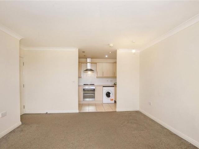 Apartment for rent in Lindley, West Yorkshire