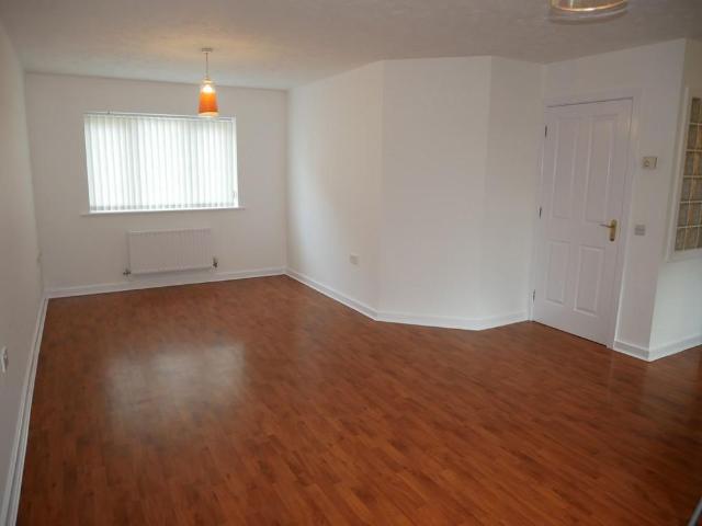 Apartment for rent in Whitefield, Bury