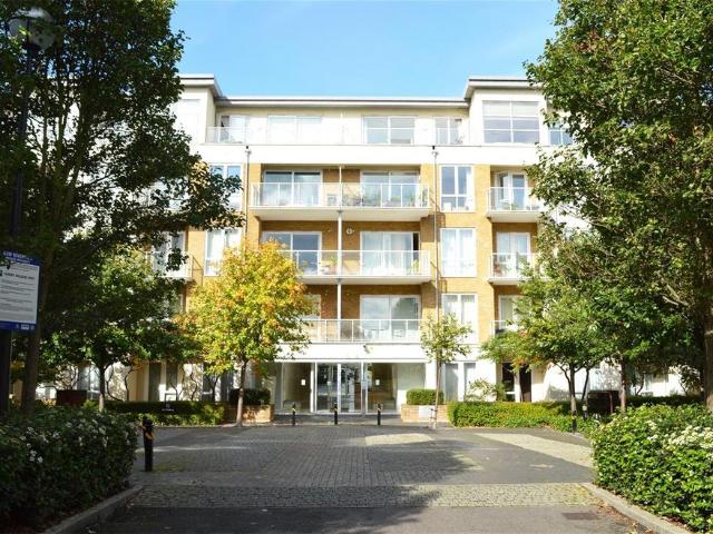 Flat for rent in Kew, Greater London