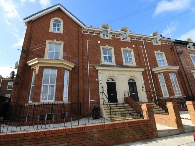 Flat for rent in Elm Park, Calderstones