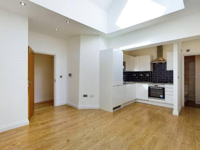 Flat for rent in Brook Street, Bourne Vale
