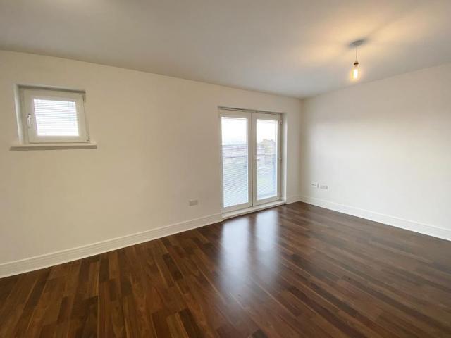 Apartment for rent in Ferry Village, Renfrew