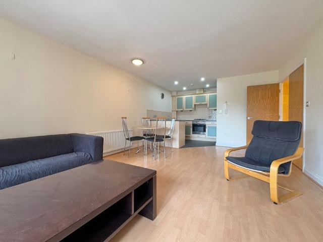 Apartment for rent in Weetwood, West Yorkshire