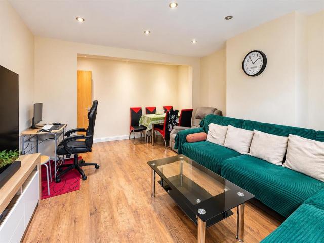 Apartment for rent in High Wycombe Community Board, High Wycombe