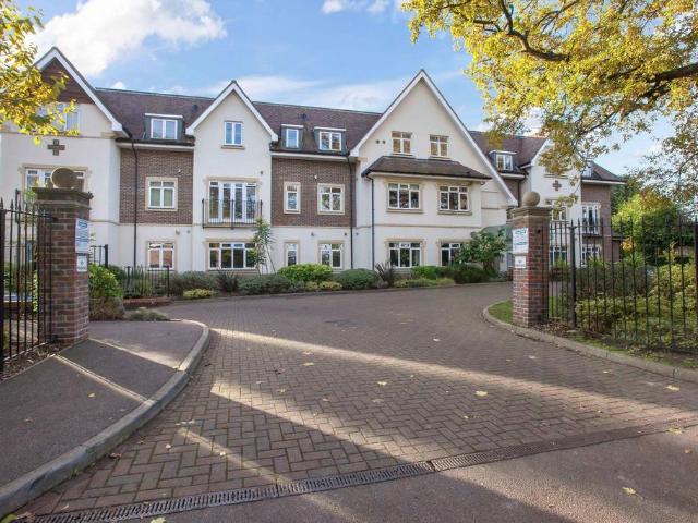 Flat for rent in Beaconsfield, Knotty Green