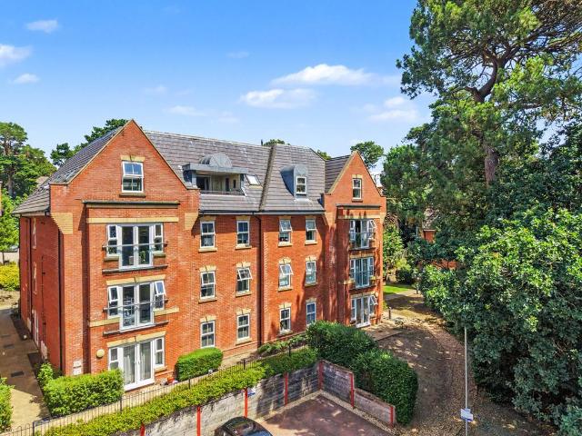 Flat for rent in Parkstone, Poole