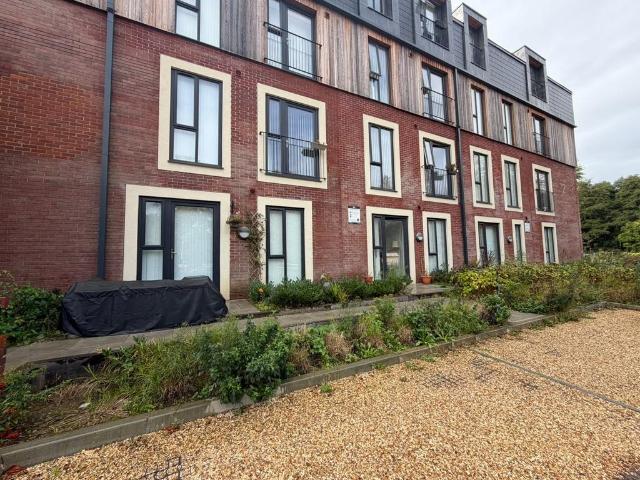 Flat for rent in Holloway Hill, Waverley