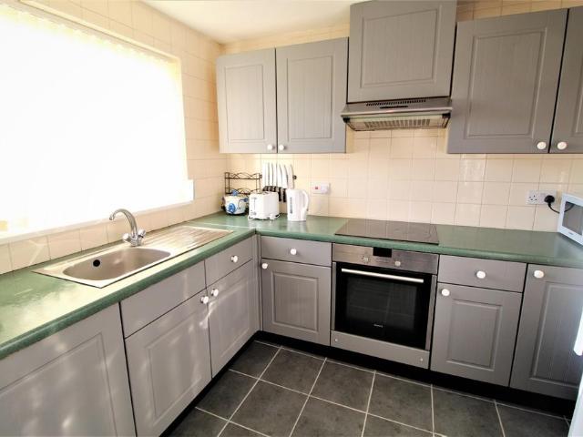 Flat for rent in Woodhall Farm, Pouchen End