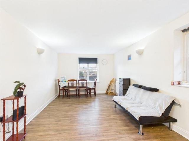 Apartment for rent in Red Hill, Surrey