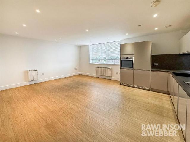 Apartment for rent in Blackhills, Surrey