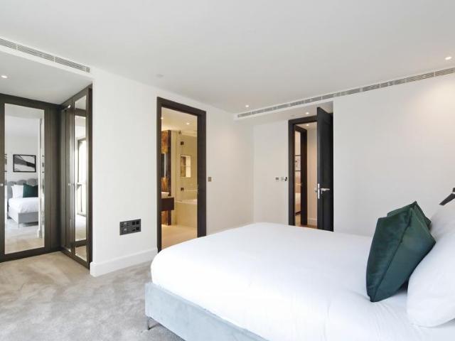Flat for rent in Kensington, Greater London
