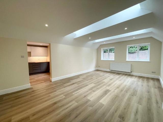 Apartment for rent in Uckfield, Cross In Hand