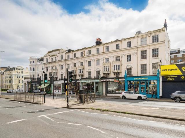 Flat for rent in Aldrington