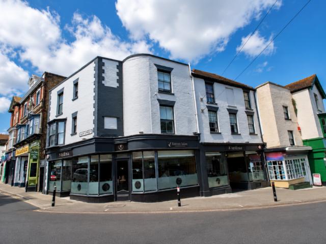 Flat for rent in Upton, Acol