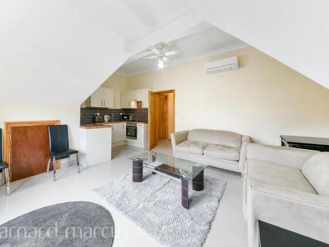 Apartment for rent in Saint Giles, Bloomsbury