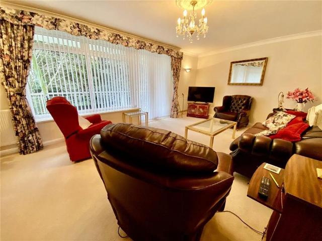 Apartment for rent in Branksome Chine, Branksome Park