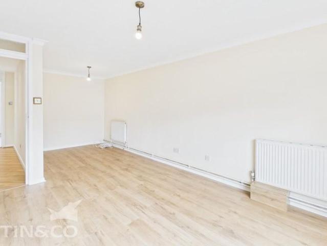 Apartment for rent in Broadwater Down, Sandown Park