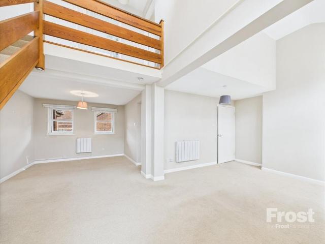 Flat for rent in Burnham, Swallow