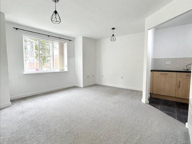 Apartment for rent in Thorpe-on-the-Hill, Leeds