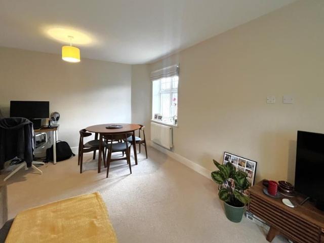 Apartment for rent in Horsell, Woking