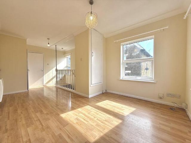 Apartment for rent in Ringlestone, Midway