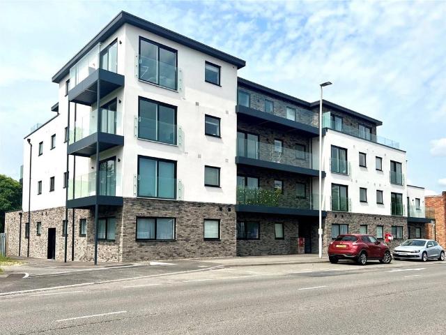 Flat for rent in Oakdale, Poole