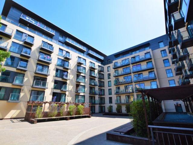Flat for rent in Slough