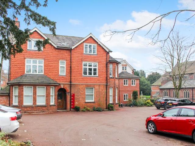 Flat for rent in Stone, Baswich