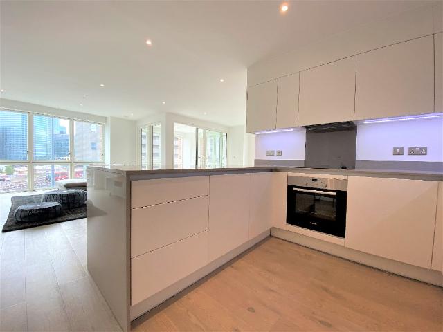 Apartment for rent in Poplar Grove, Greater London
