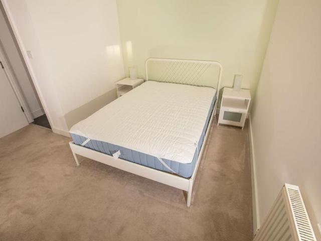 Apartment for rent in Row Town, Surrey