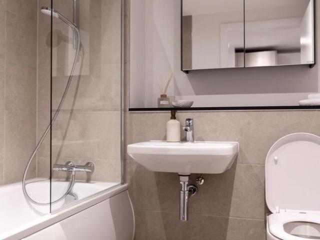 Apartment for rent in Deeplish, Burnedge