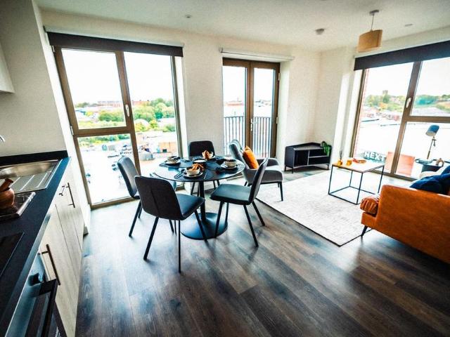 Apartment for rent in Deeplish, Burnedge