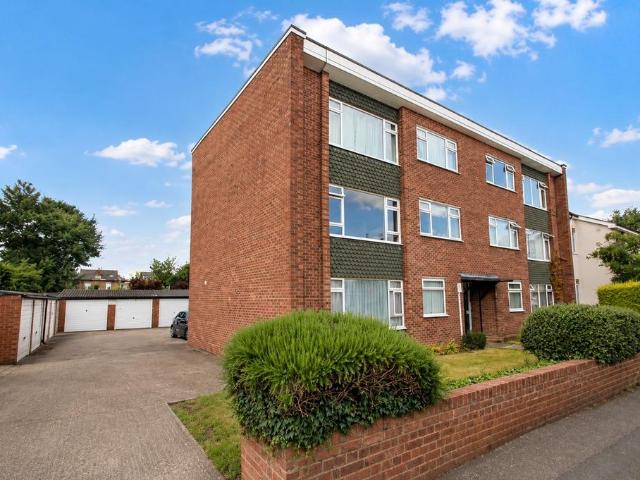 Flat for rent in Knowle Green, Lower Halliford