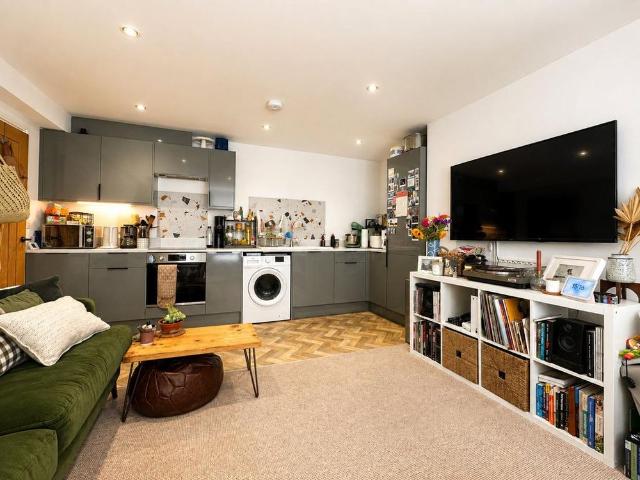 Apartment for rent in Brandis Corner, Devon