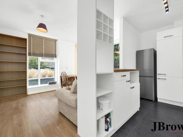 Apartment for rent in Stamford Hill, Greater London