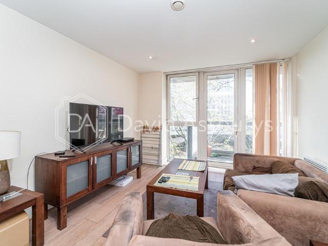 Flat for rent in Highbury, Greater London