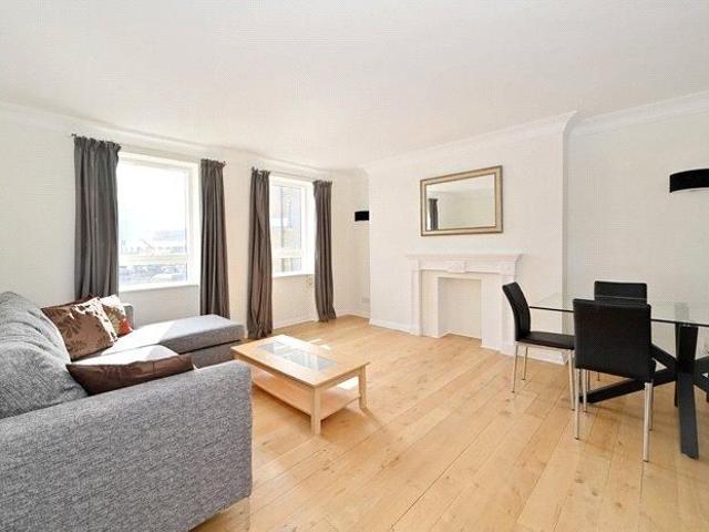 Apartment for rent in Lower Place, Burnedge