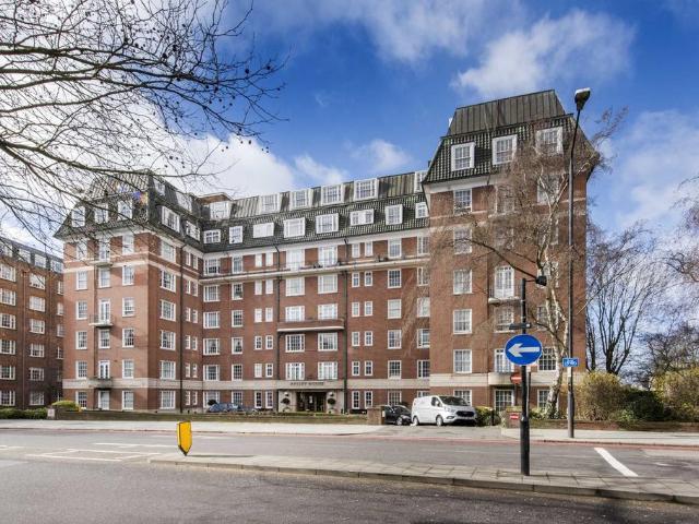 Flat for rent in St. John's Wood, Greater London