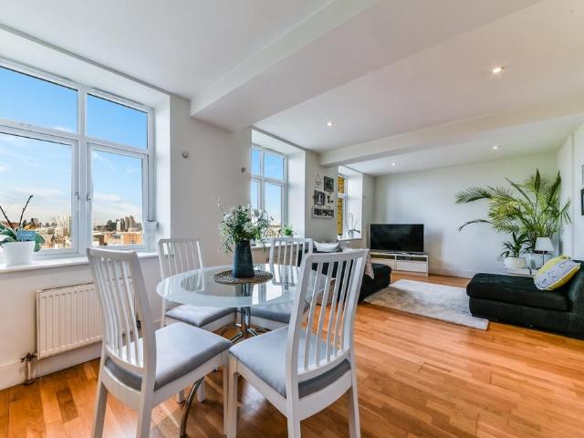 Flat for rent in East Greenwich, Greater London