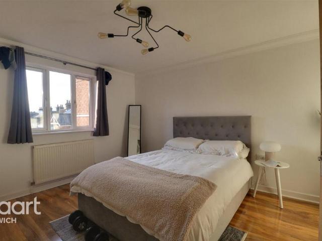 Flat for rent in Maidenhall, Key Street