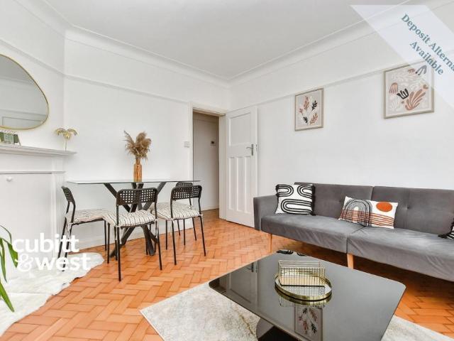 Flat for rent in The Wrythe, Greater London
